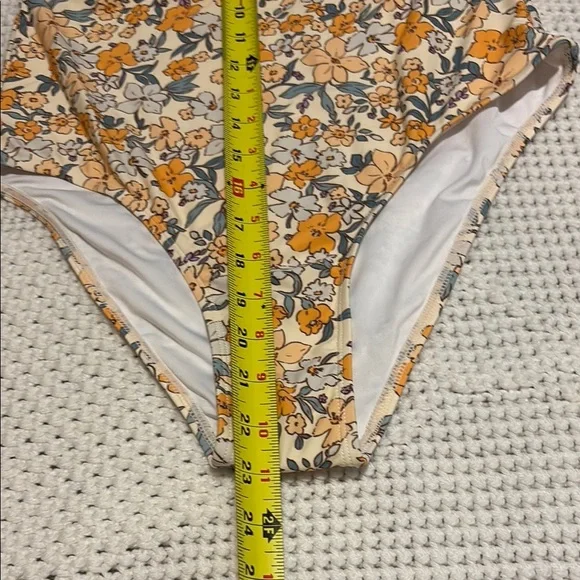 Cupshe Elodie Ditsy Floral Smocked Frill One Piece Swimsuit - Picture 10 of 13